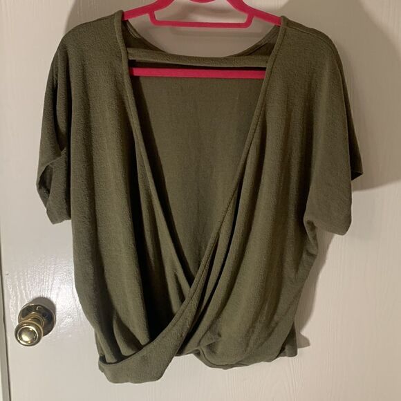 Alya Francesca’s EUC green open back short sleeve shirt Size Large - Picture 2 of 5